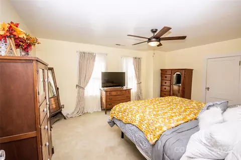 Bedroom - 3406 Harmony Hwy, Harmony, NC 28634 photo 2 of 3
