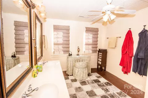 Bath - 3406 Harmony Hwy, Harmony, NC 28634 photo 3 of 5