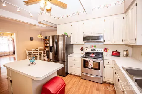 Kitchen - 3406 Harmony Hwy, Harmony, NC 28634 photo 2 of 2