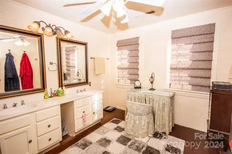 Bath - 3406 Harmony Hwy, Harmony, NC 28634 photo 4 of 5