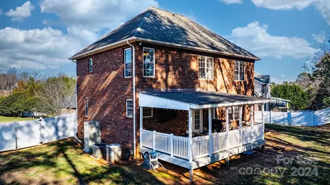 Exterior - 806 4th St, Conover, NC 28613 photo 4 of 11