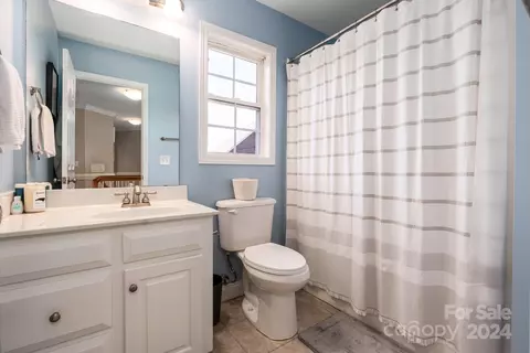Bath - 806 4th St, Conover, NC 28613 photo 4 of 4