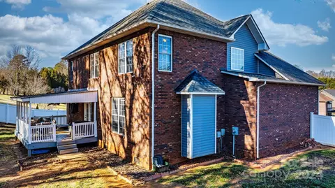 Exterior - 806 4th St, Conover, NC 28613 photo 8 of 11