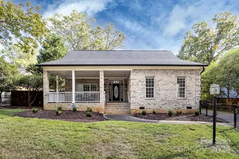 1437 Runnymede Ln, Charlotte, NC 28211