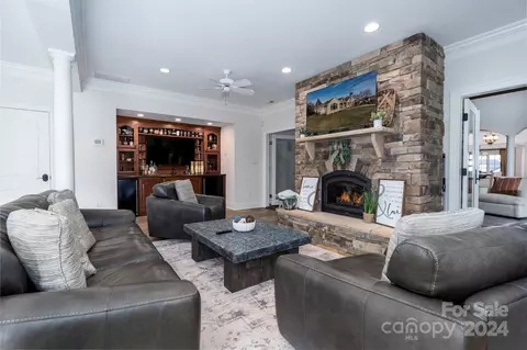 Living - 3965 Golf Ne Dr NE, Conover, NC 28613 photo 7 of 11