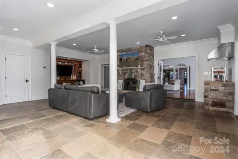 Living - 3965 Golf Ne Dr NE, Conover, NC 28613 photo 10 of 11