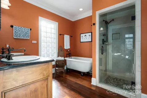 Bath - 3965 Golf Ne Dr NE, Conover, NC 28613 photo 5 of 8