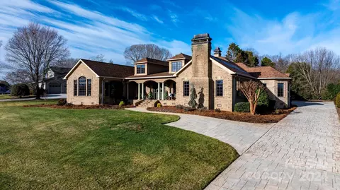 Exterior - 3965 Golf Ne Dr NE, Conover, NC 28613 photo 5 of 9