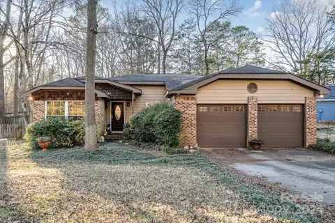 6910 Pin Oak Ct, Charlotte, NC 28226