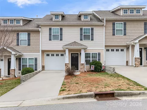 18 Barnett Shoals Dr, Weaverville, NC 28787