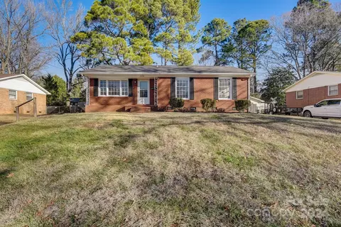 1408 Grovewood Dr, Charlotte, NC 28208