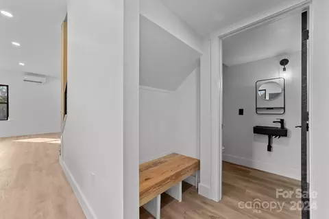 Entry Way - 9288 Sherrills Ford Rd, Terrell, NC 28682 photo 3 of 3