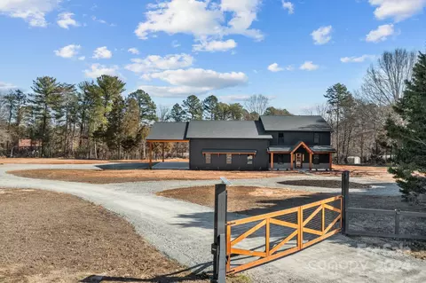 Exterior - 9288 Sherrills Ford Rd, Terrell, NC 28682 photo 4 of 14