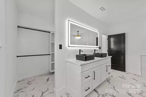 Bath - 9288 Sherrills Ford Rd, Terrell, NC 28682 photo 5 of 8