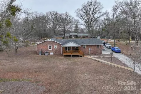 Exterior - 957 Providence Rd, Lancaster, SC 29720 photo 5 of 12