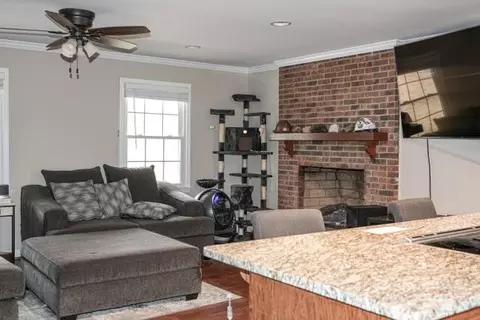 Living - 957 Providence Rd, Lancaster, SC 29720 photo 2 of 2