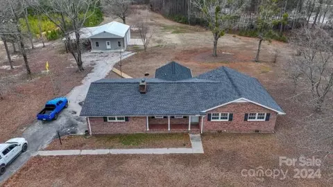 957 Providence Rd, Lancaster, SC 29720