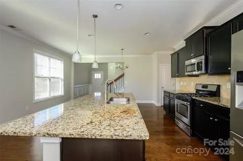 Kitchen - 1321 Rainier Dr, Fort Mill, SC 29708 photo 4 of 5