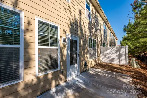 Exterior - 1321 Rainier Dr, Fort Mill, SC 29708 photo 4 of 5