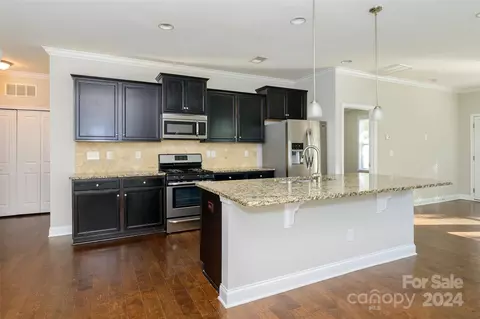 Kitchen - 1321 Rainier Dr, Fort Mill, SC 29708 photo 2 of 5