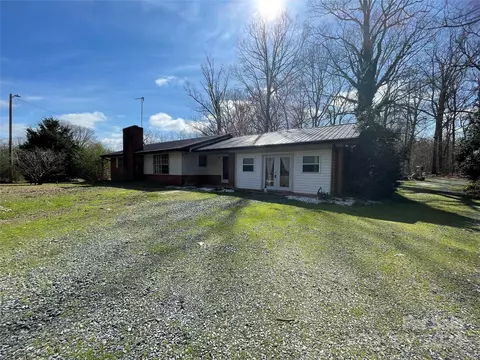 1150 Okeewemee Rd, Troy, NC 27371