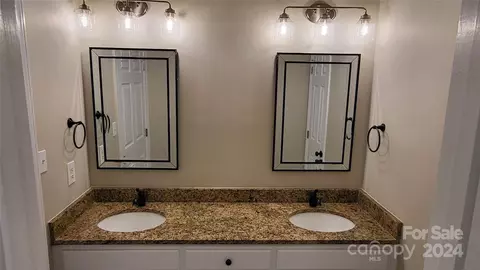 Bath - 2818 Cane Mill Rd, Lancaster, SC 29720 photo 1 of 5