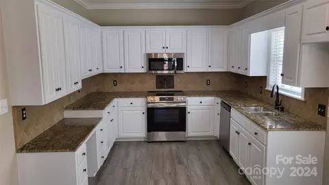 Kitchen - 2818 Cane Mill Rd, Lancaster, SC 29720 photo 2 of 2