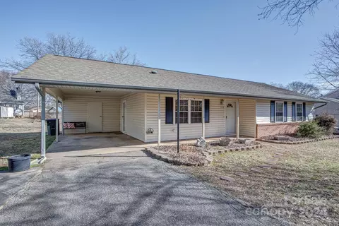 202 King Henry Ln, Gastonia, NC 28056
