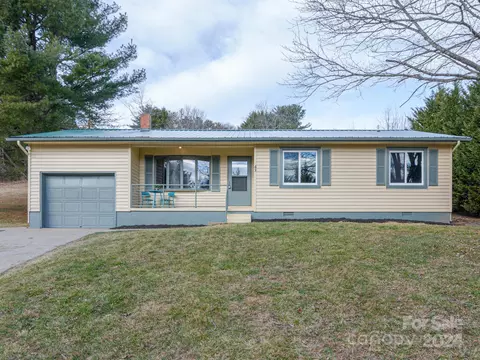 43 Jack Rabbit Run Ln, Hendersonville, NC 28792