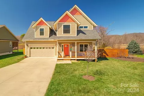 28 Linn Garden Ln, Swannanoa, NC 28778