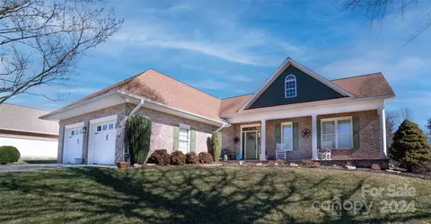 114 Beechmont Dr, Morganton, NC 28655
