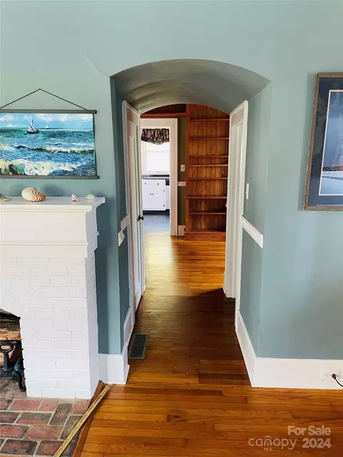 Entry Way - 320 W Thomas St, Salisbury, NC 28144 photo 2 of 3