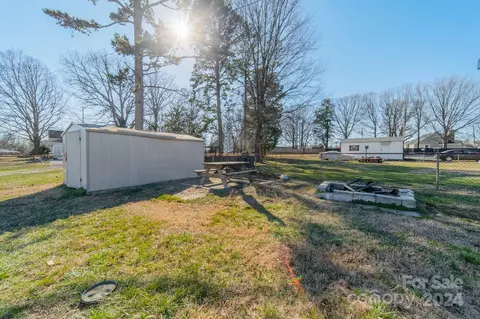 Exterior - 404 16th St, Kannapolis, NC 28083 photo 7 of 14