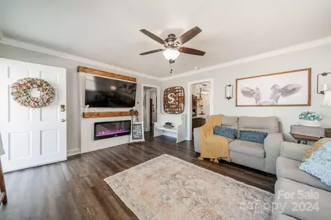 Living - 404 16th St, Kannapolis, NC 28083 photo 2 of 4