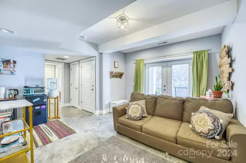 Living - 6 Manila St, Asheville, NC 28806 photo 4 of 4