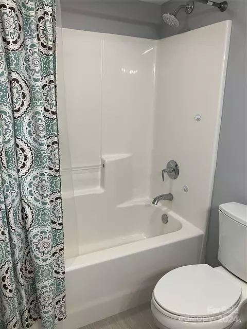 Bath - 6 Manila St, Asheville, NC 28806 photo 6 of 6