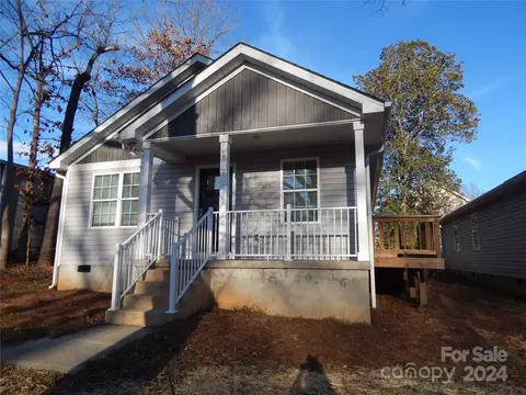 317 Salisbury Rd, Statesville, NC 28677