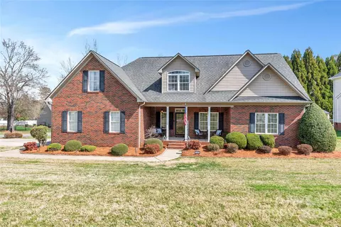 1540 Eden Glen Dr, Dallas, NC 28034
