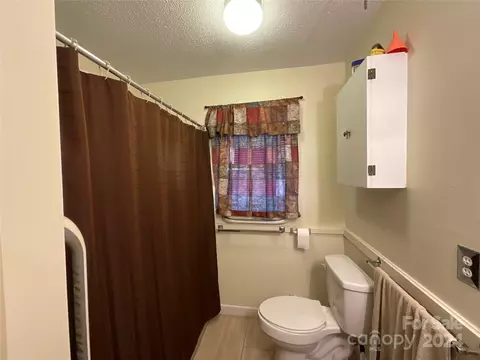 Bath - 269 Panoramic Ln, Boone, NC 28607 photo 2 of 2