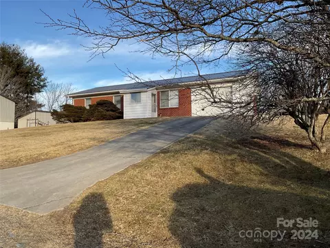 269 Panoramic Ln, Boone, NC 28607