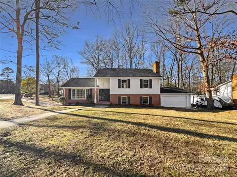 8101 Cliffside Dr, Charlotte, NC 28270