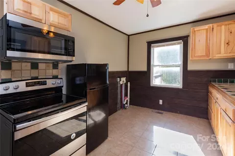 Kitchen - 4 Merrill Cir, Fairview, NC 28730 photo 1 of 5