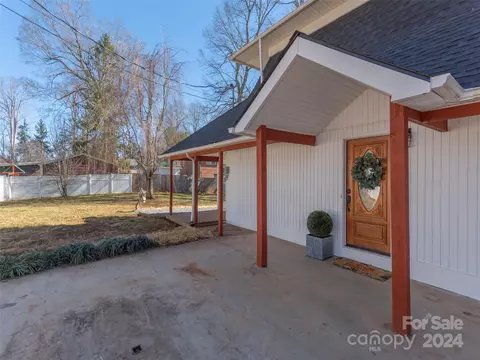 Exterior - 170 Oak Park Dr, Clyde, NC 28721 photo 9 of 12
