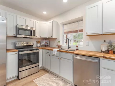 Kitchen - 170 Oak Park Dr, Clyde, NC 28721 photo 2 of 2