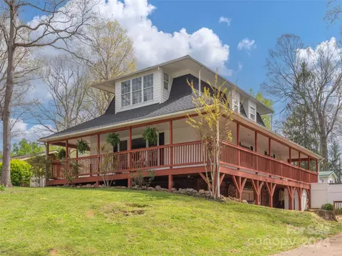 170 Oak Park Dr, Clyde, NC 28721