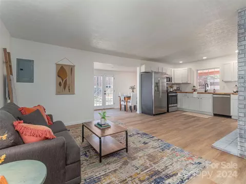 Living - 170 Oak Park Dr, Clyde, NC 28721 photo 2 of 6