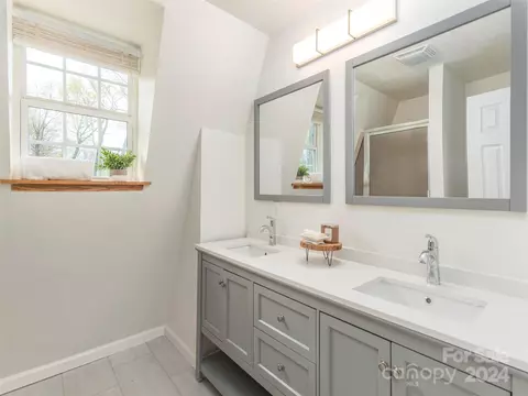 Bath - 170 Oak Park Dr, Clyde, NC 28721 photo 7 of 8