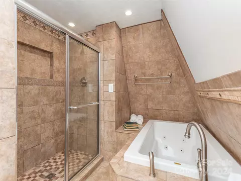 Bath - 170 Oak Park Dr, Clyde, NC 28721 photo 6 of 8