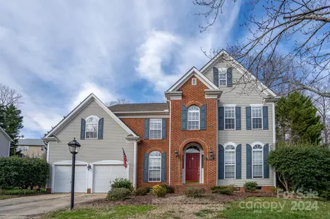 15006 Strathmoor Dr, Charlotte, NC 28277