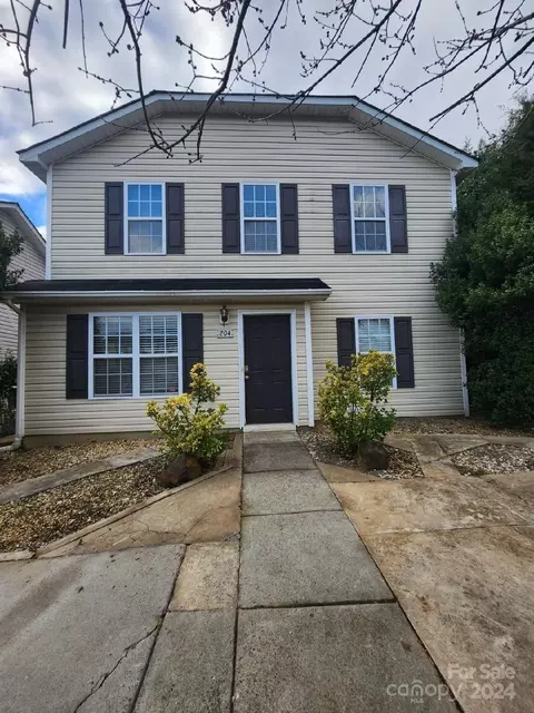 204 Pangle Dr, Charlotte, NC 28217